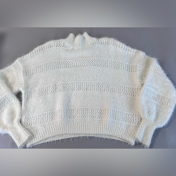 Forever 21 Fuzzy Contrast Panel Mock Neck Sweater Cream‎ Sz Large NWOT - Picture 3 of 13